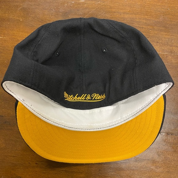 Boston Bruins fitted 6 7/8 hat - Picture 3 of 3